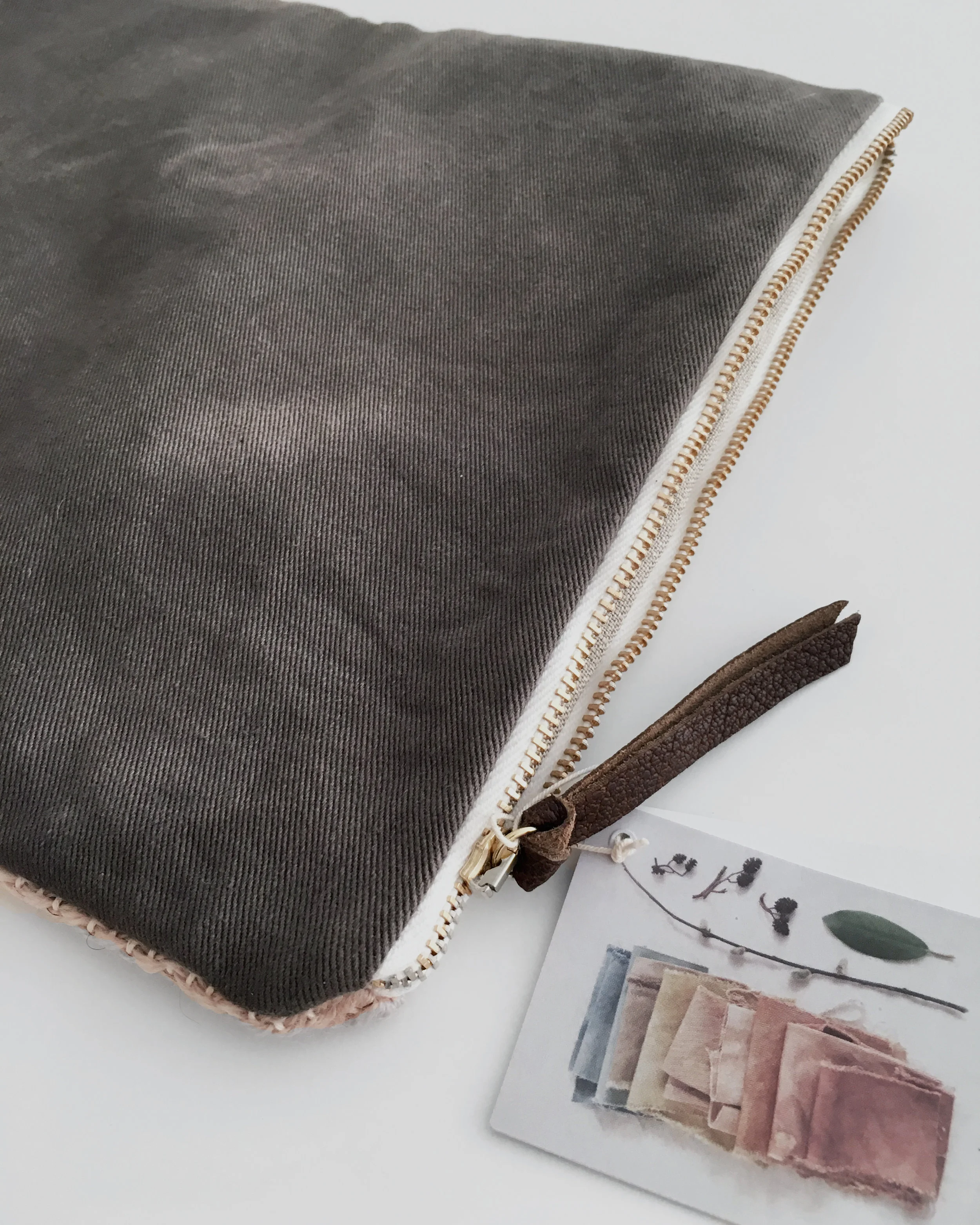 Handwoven clutch // Fold-over // Dyed with plants