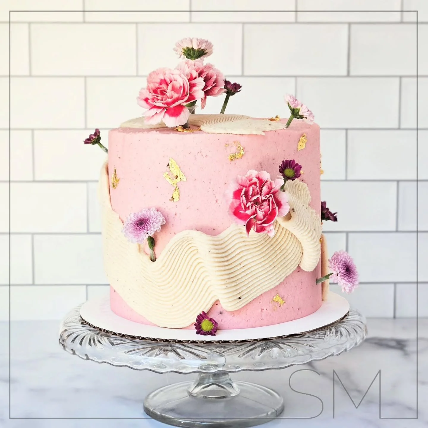 Happy "Sweet 16" to our "bonus daughter" for the year!! 
 (🍌 + browned 🧈 = heavenly flavor combo! So glad she asked for a banana cake!)
#floralcakes #sweet16 #birthdaycakes #bostoncakes #bostonbakery #concordbakery #concordcak