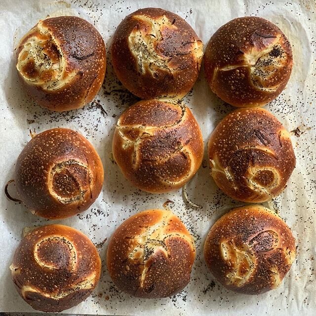 Adding a #limitednumber of these #gorgeous #roastedonion and #poppyseed #challah to the shop tomorrow!! They are so #pretty and #taste #amazing. We are #stillopen and #filling #retail and #wholesale #bread and #pastry orders Check-our our #shop #link