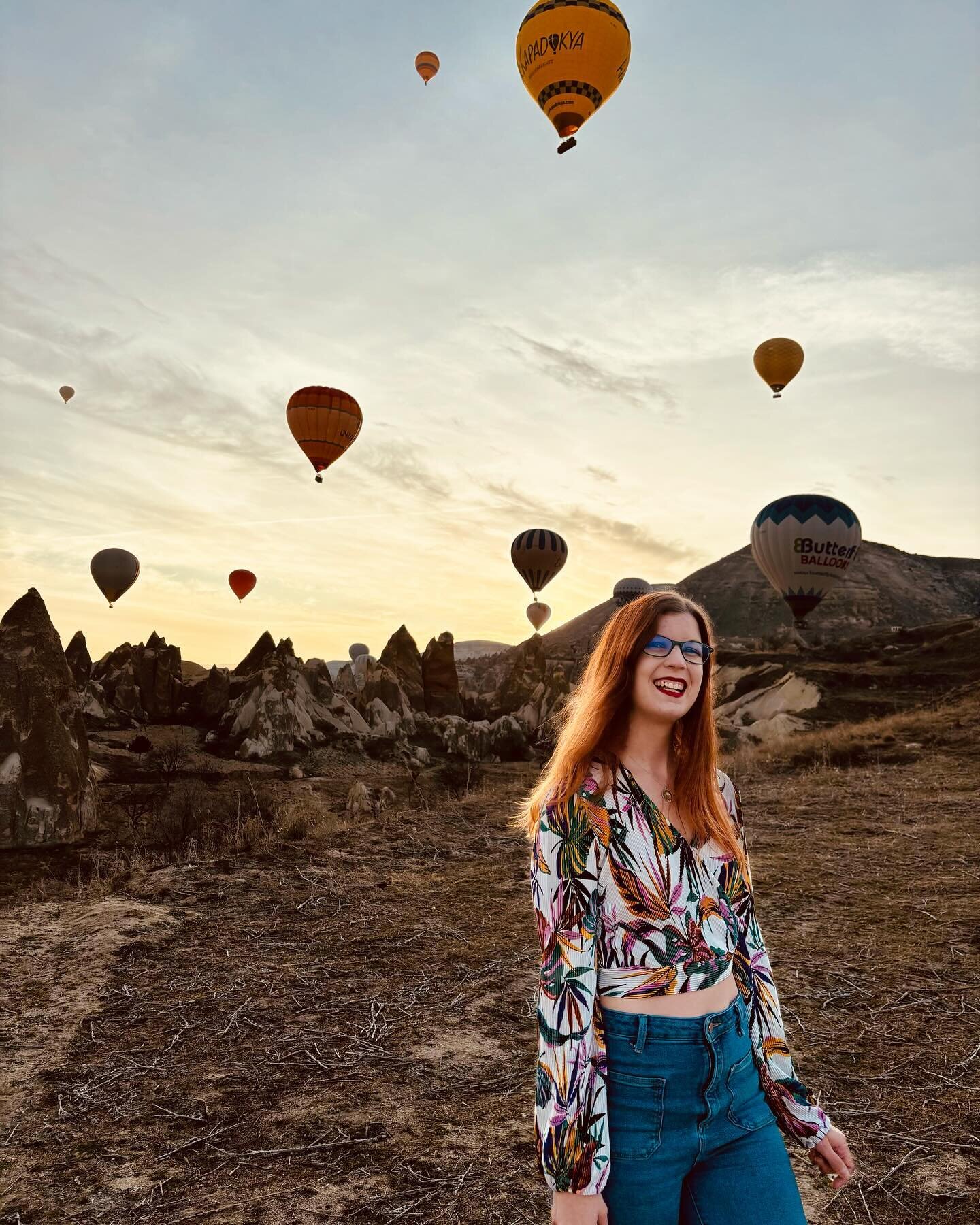 Life was meant for chasing sunrises and hot air balloons around the world 🫶🏻

I could stay in this valley enjoying the magic of the hot air balloons for a while.