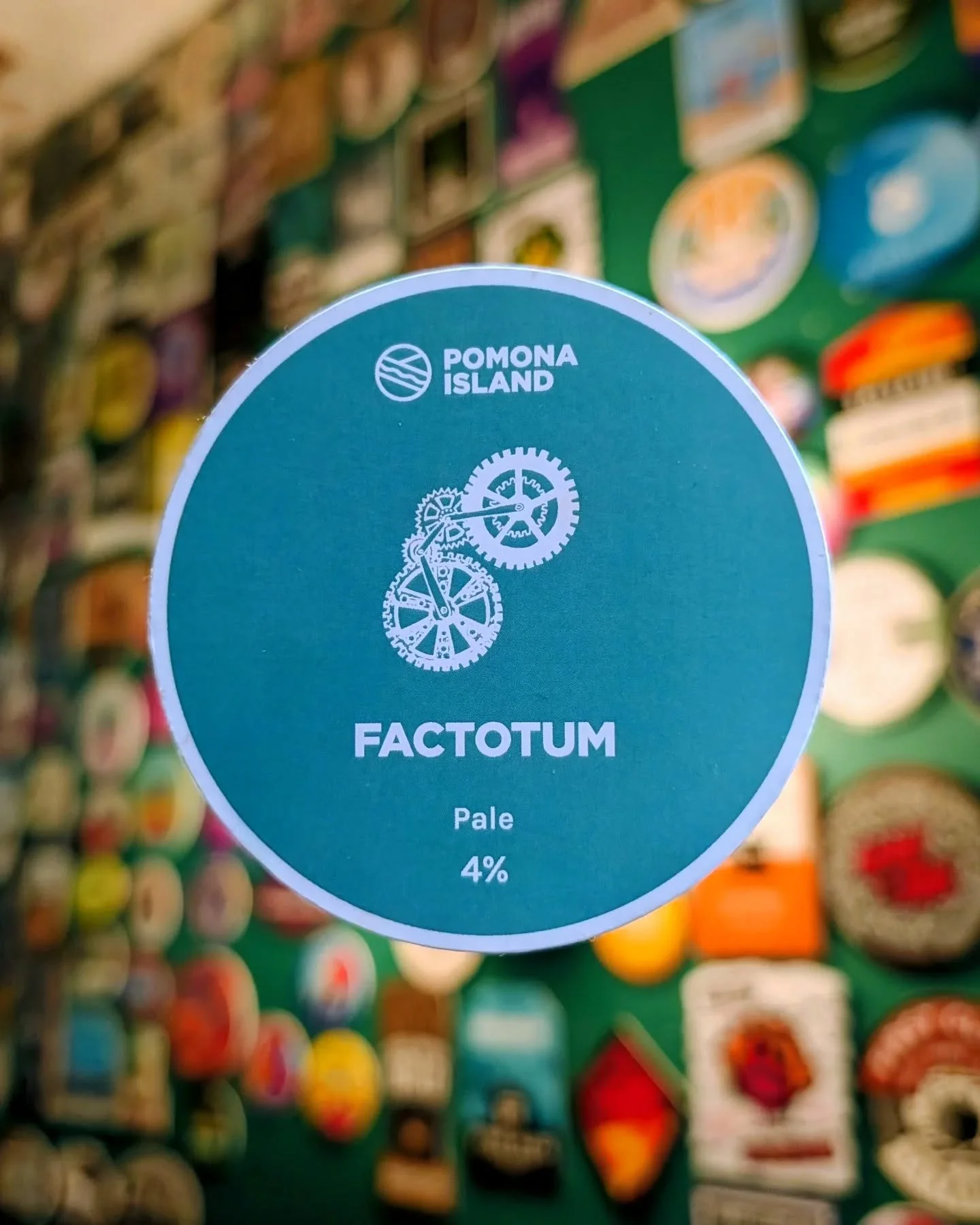 Titanic Brewery exit stage left, enter Farm Yard Brew stage right persued by beer.

Factotum returns to its regular spot on the board, alongside Track Brewing with Soon. Ominous.

@farmyardbrewco @pomonaislandbrew @trackbrewingco

 #paleale #caskbeer