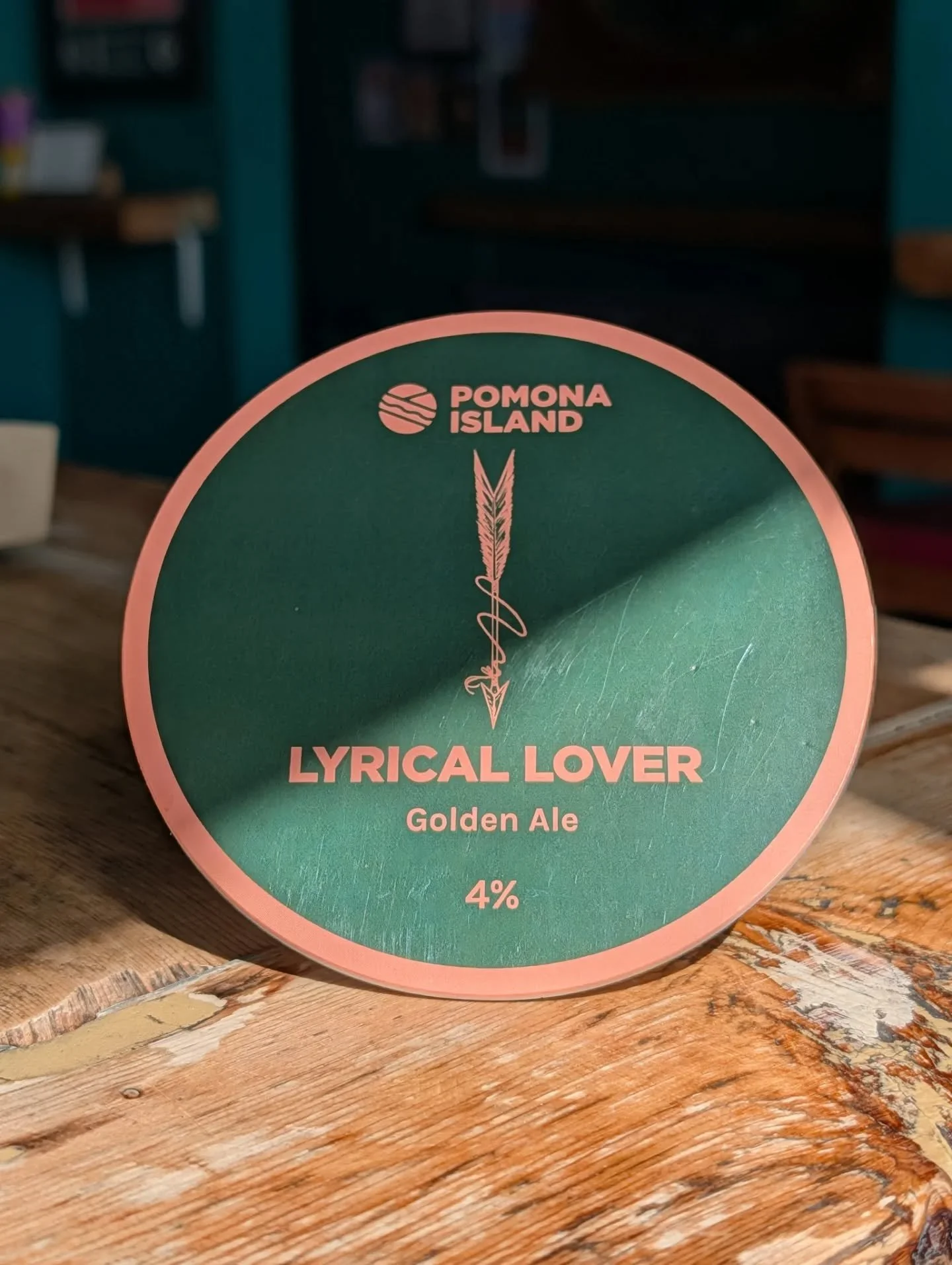 A new frame for our new cask beers. Snatched from the hand pumps for something mildly artistic.

#goldenale #stout #englishbitter