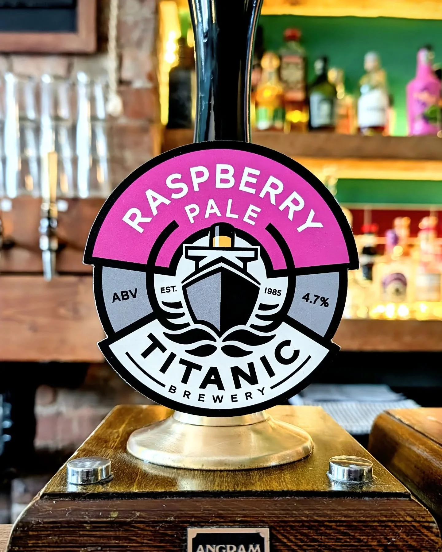 Triple trouble on our cask lines. Titanic has taken over, sink a few pints tonight!

#caskbeer #paleale #bitter #plumporter