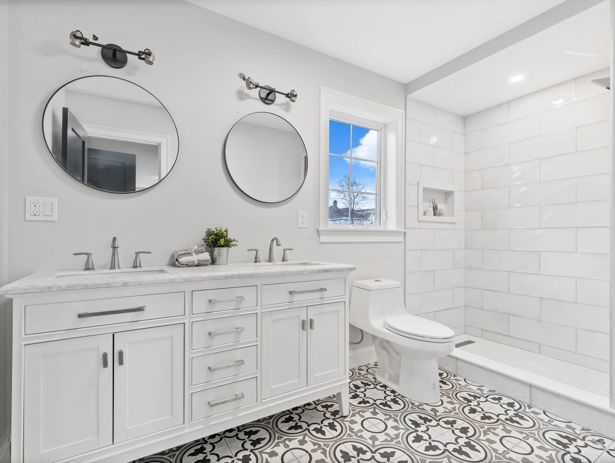 Bed 1 Bath.jpg
