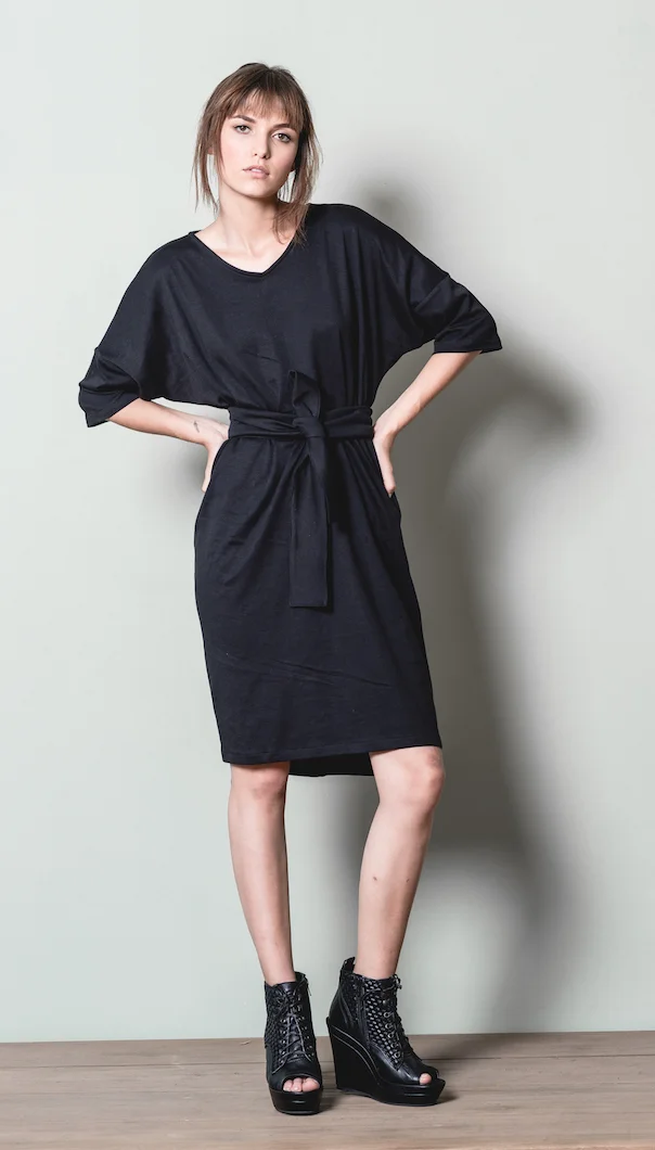 JF_Essentials_Lookbook_Lili_Dress_black_2.jpg