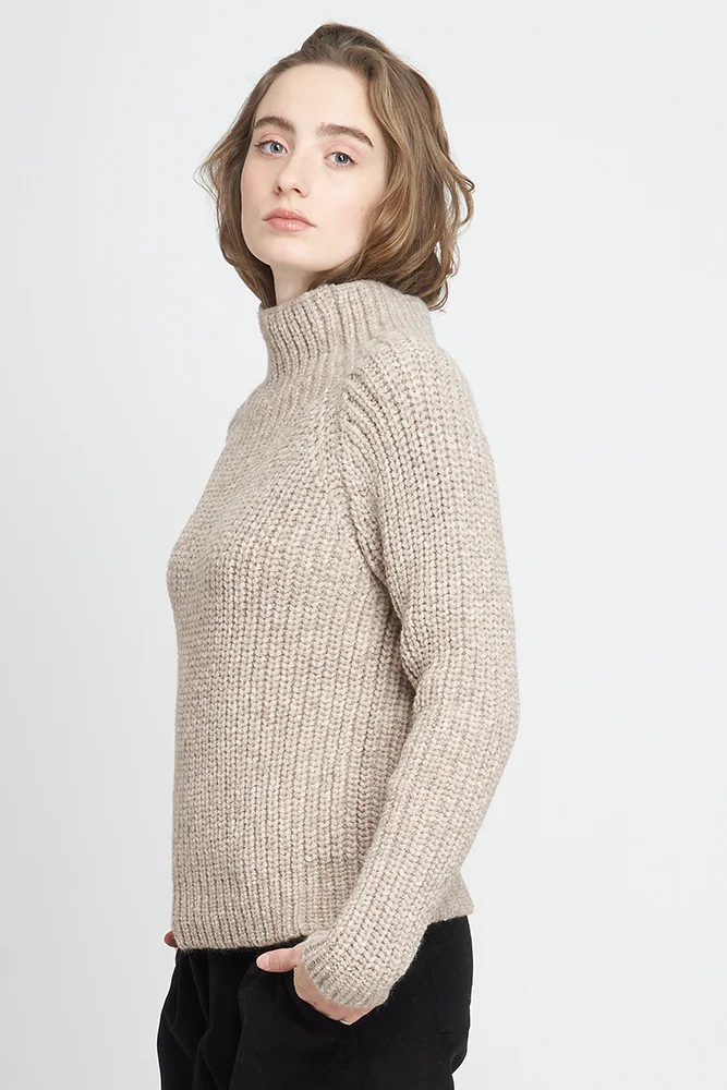 JF_AW18_Lookbook_Mia_Sweater_ecru_1000px_02.jpg