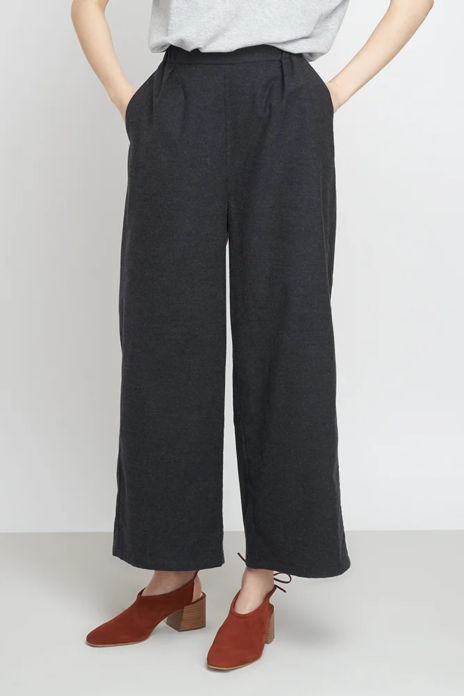 JF_AW18_Lookbook_Charlotte_Trousers_black_1_1000px.jpg