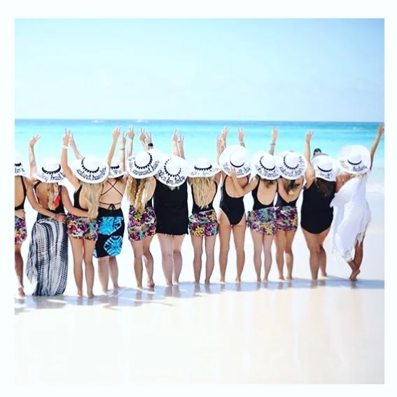 Community over Competition 🙌🏻👯&zwj;♀️😍 My team inspires me daily!
▪️
This is my team in Bermuda on one of many paid-for all inclusive trips soon after I joined the team! ▪️
These ladies are the most giving, encouraging &amp; supportive God-center