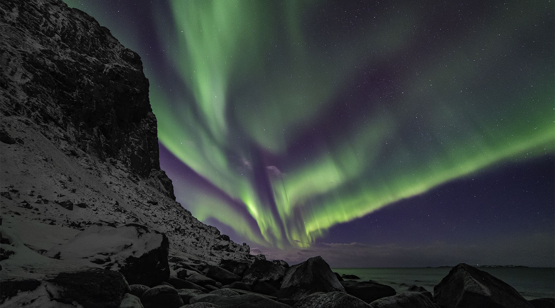 Northern Lights from Uttakleiv Beach - Lofoten Islands, Norway 