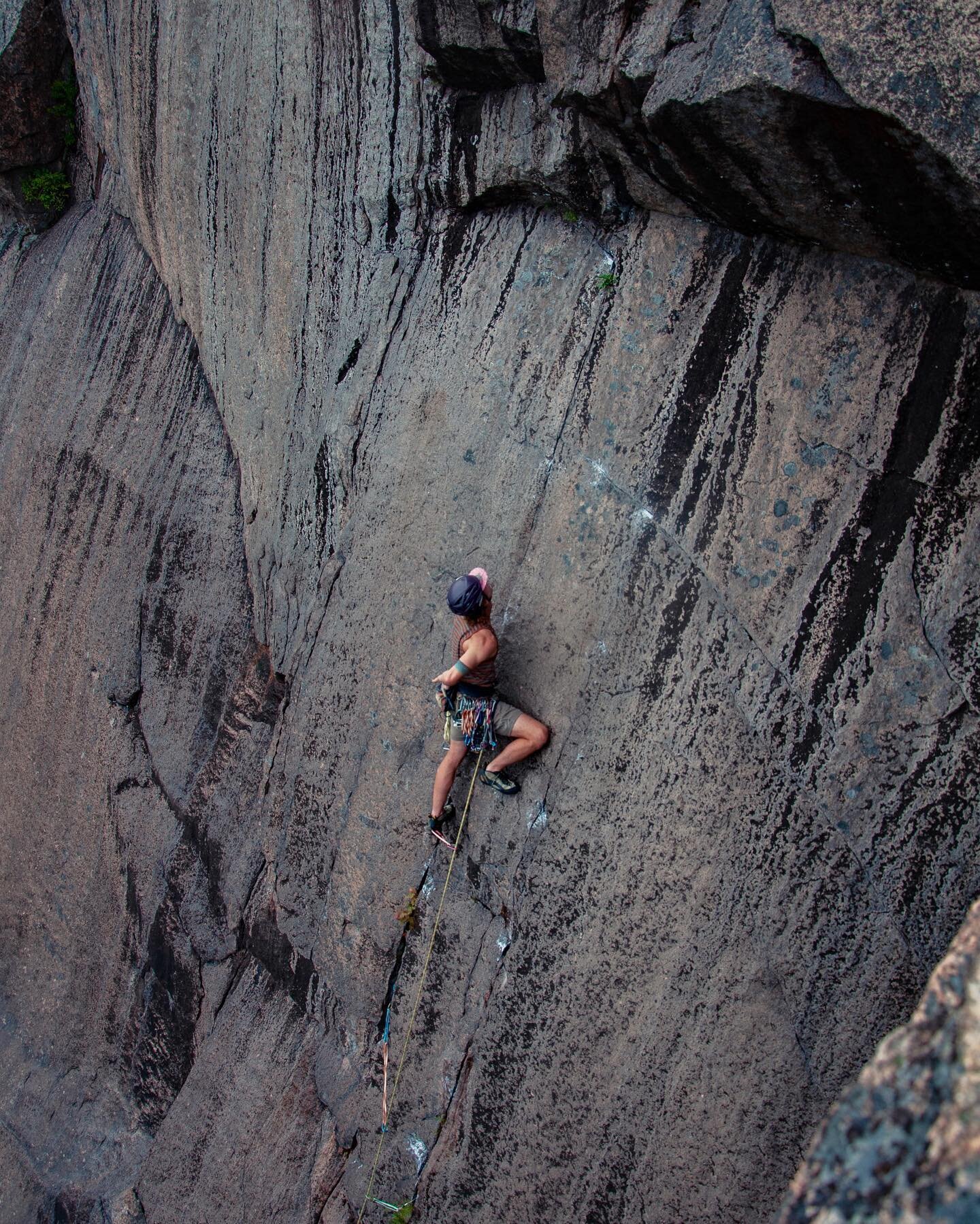 Wow!! 🤩😮 Check out these incredible shots by @mikericard_ 🔥

ACS guide, Reed, climbing &ldquo;Pressure Drop&rdquo; at The South Wall. Read his description below 👇 

&ldquo;Pressure Drop&rdquo; is a beautiful friction climb that leads to a bomber 