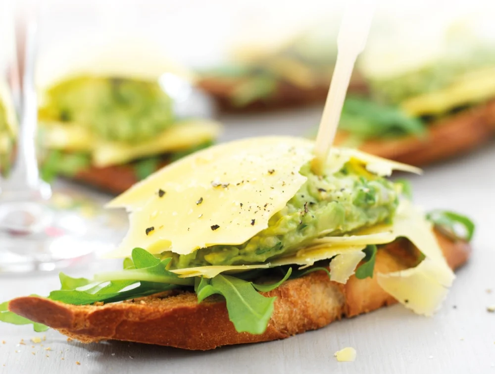 Beemster Classic & Avocado Crostini