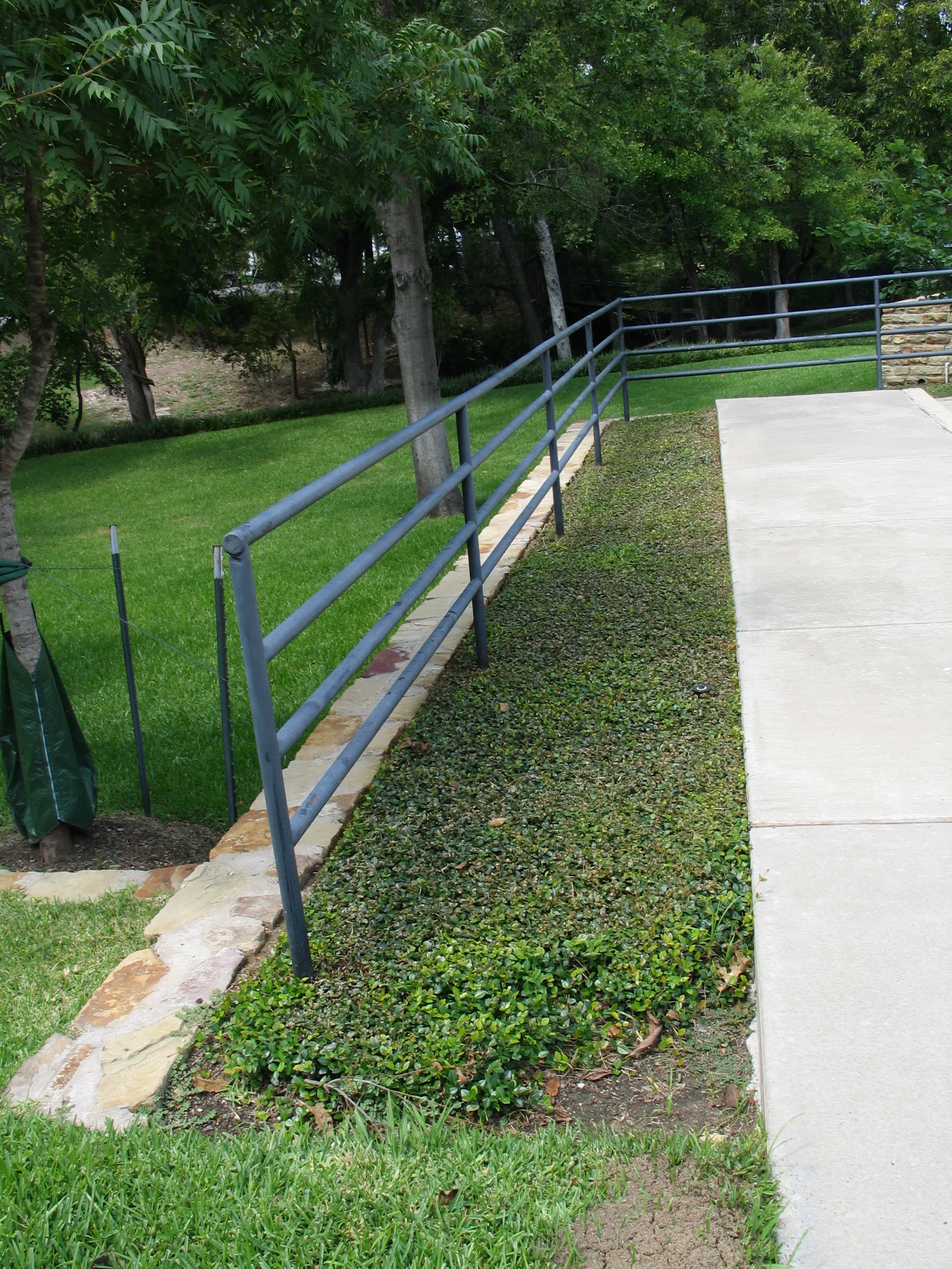railing retaining wall detail.JPG