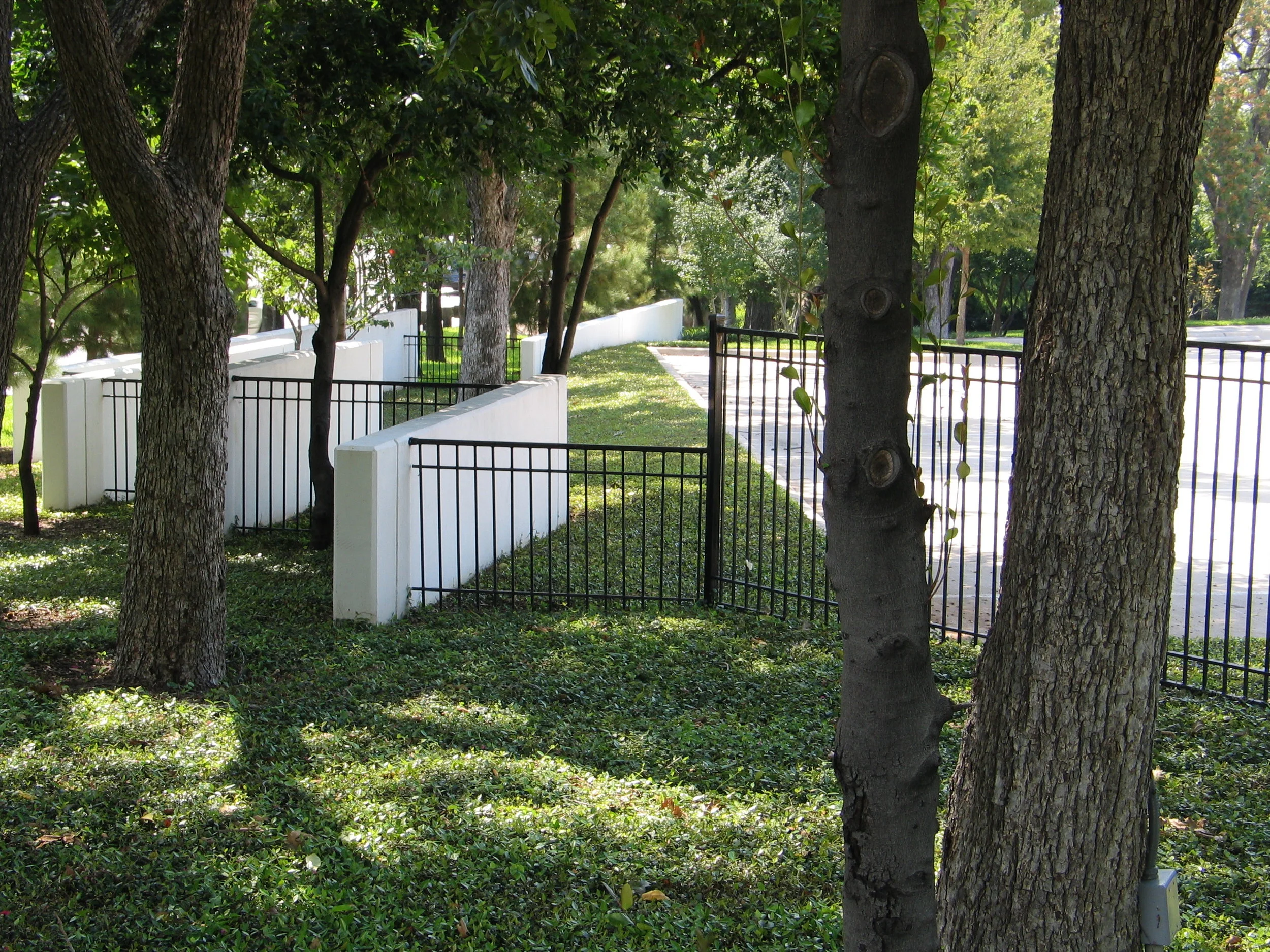 screen walls and fence.JPG
