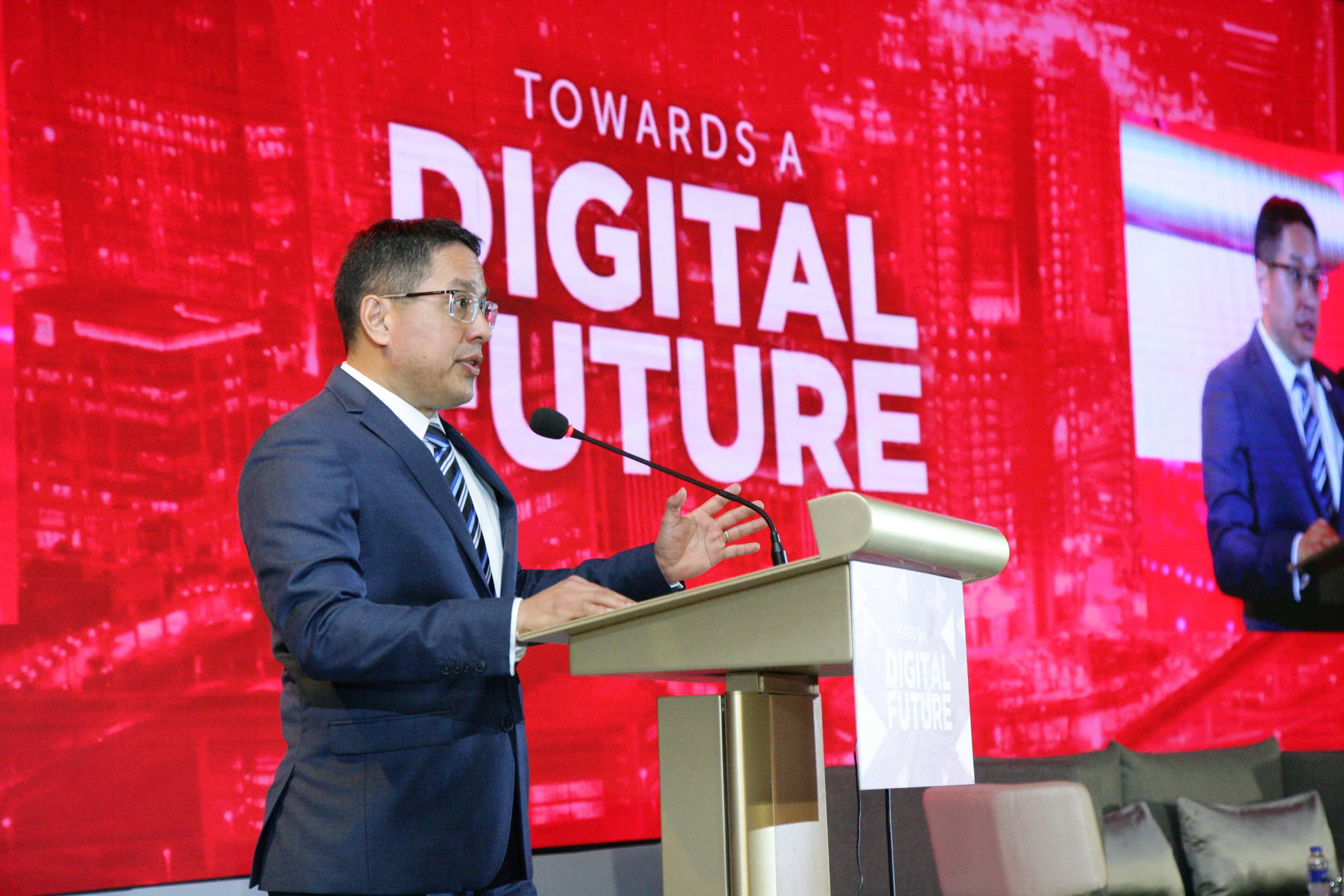 Moderator - Mark Lwin, AIG Philippines