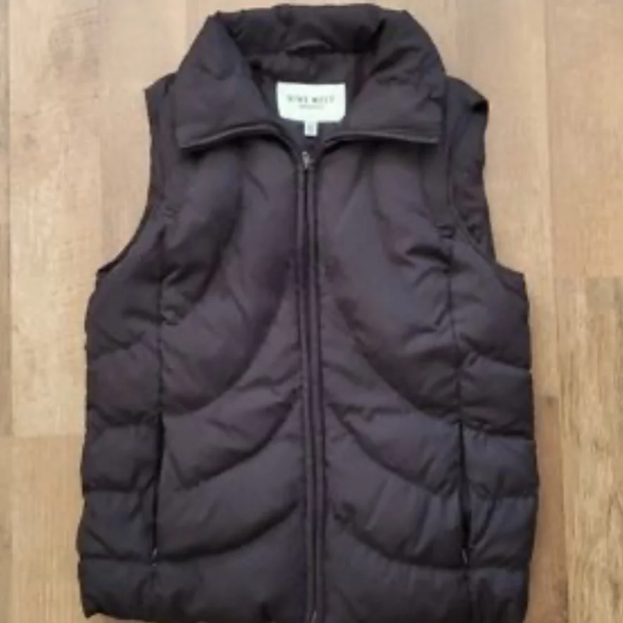 NINE WEST ADORABLE LIGHTWEIGHT PUFFY VEST SIZE Small.