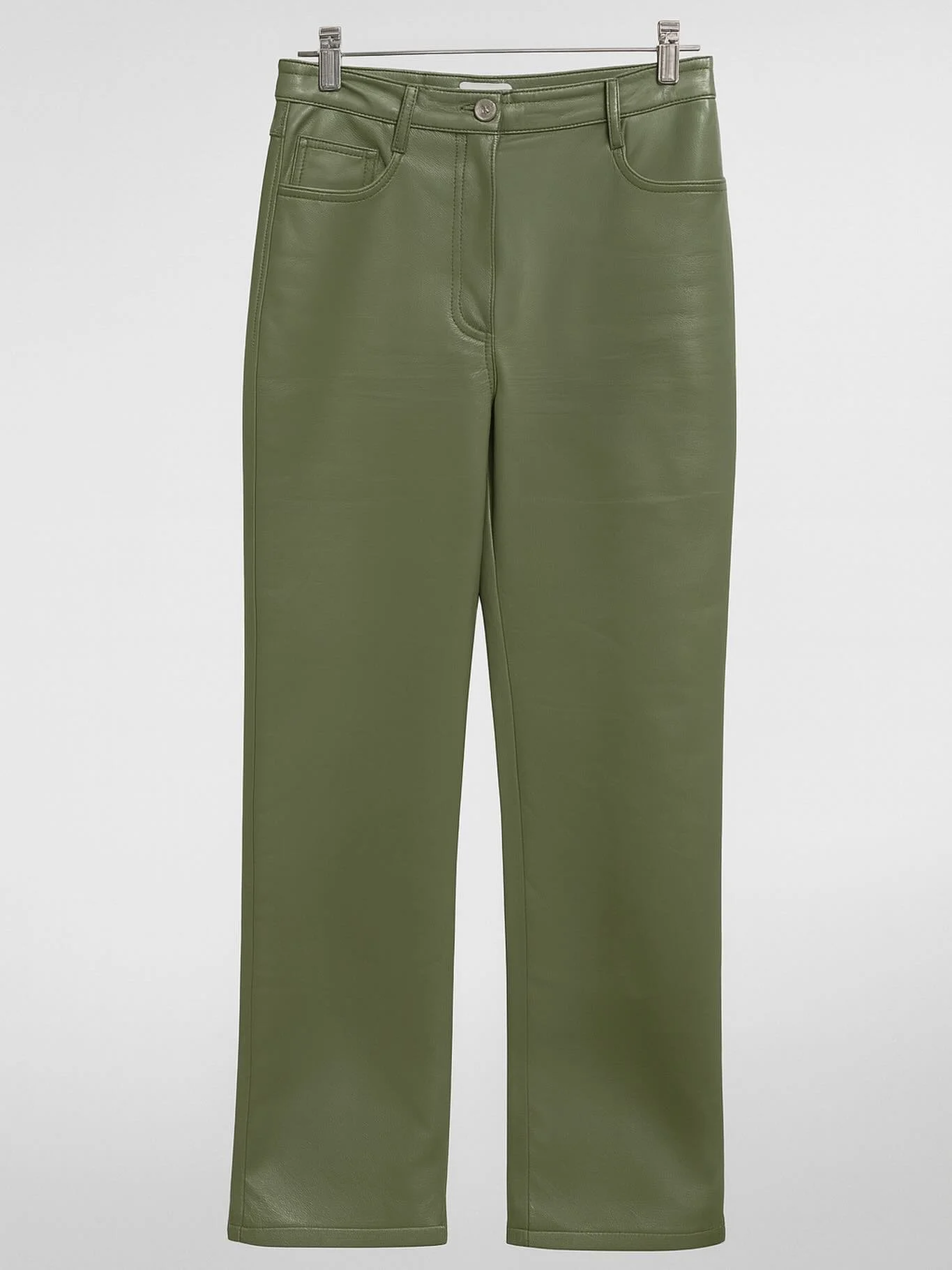Obsessed is an understatement. These Wilfred (Aritzia) vegan leather pants in the perfect soft sage green are ultra-buttery, structured yet comfortable, and so easy to dress up or down. A total closet staple for fall and winter