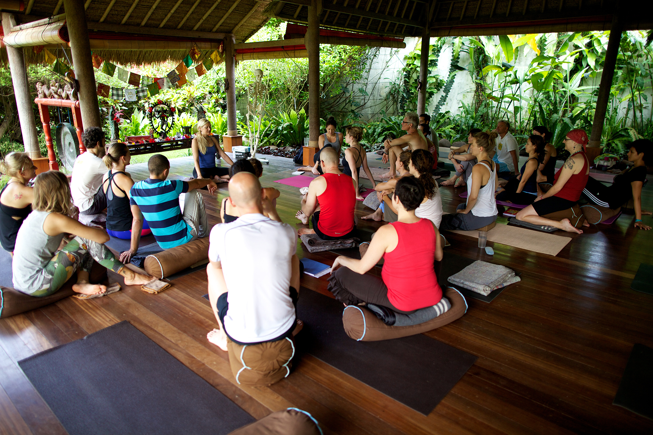 Embodied Flow Yoga Philosophy Meditation Somatic Movement Therapy School.jpg