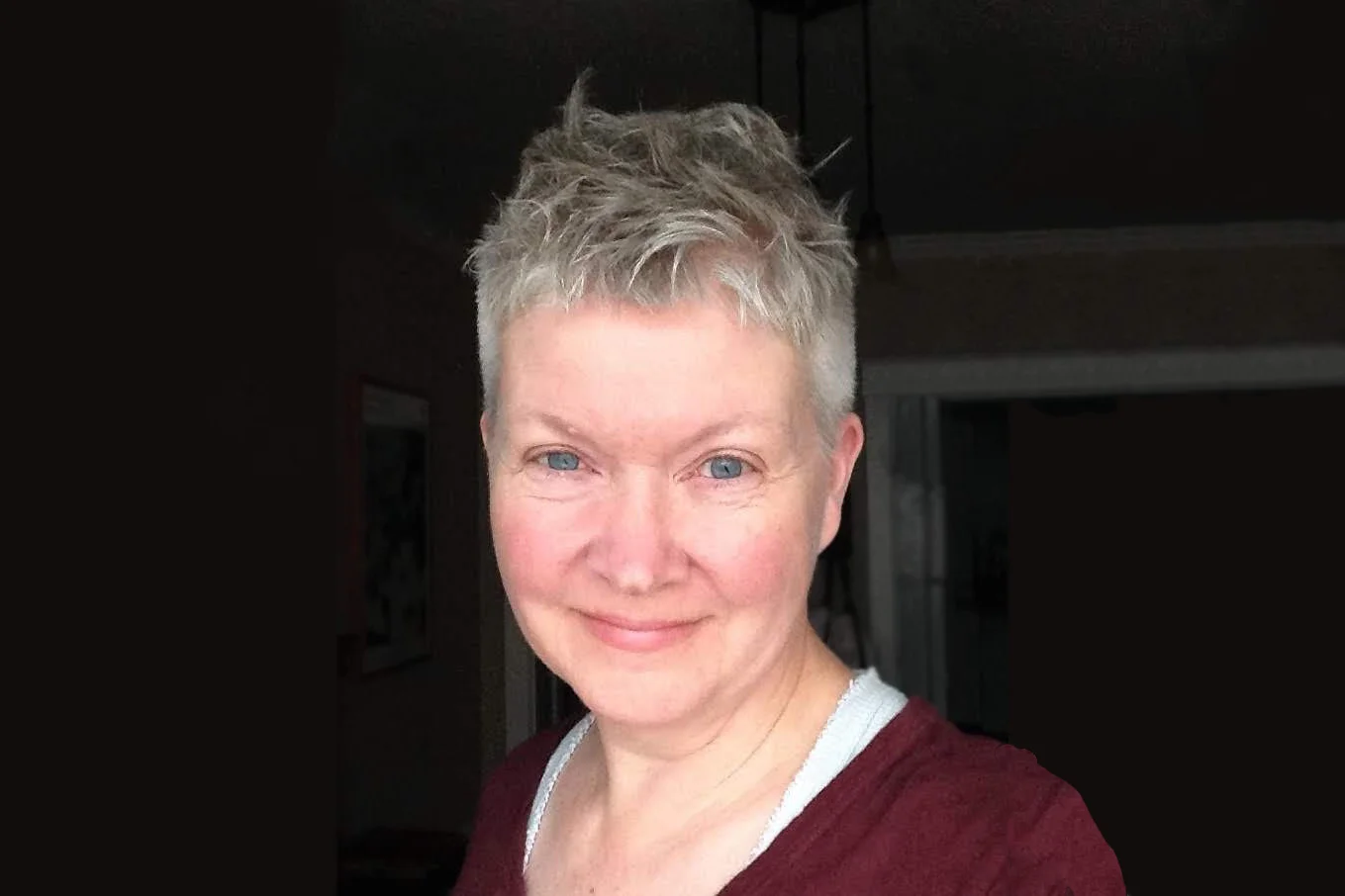 DR. RAE JOHNSON Rae Johnson, PhD, RSMT is a scholar, activist and registered somatic movement therapist who currently chairs the Somatic Studies specialization in the Department of Psychology doctoral program at Pacifica Graduate Institute. The author of several books – including Elemental Movement, Knowing in our Bones , and Embodied Social Justice – Rae teaches and trains internationally on embodied micro-aggressions, somatic research methods, and the poetic body. raejohnsonsomatic.com