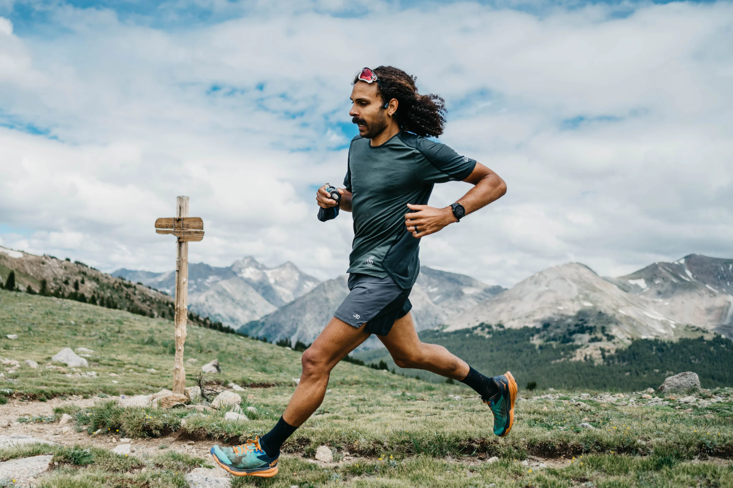 AD_VenturePhoto-TrailRunnerxHOKAxAdamMerry-MtYale360FKT-72.jpg