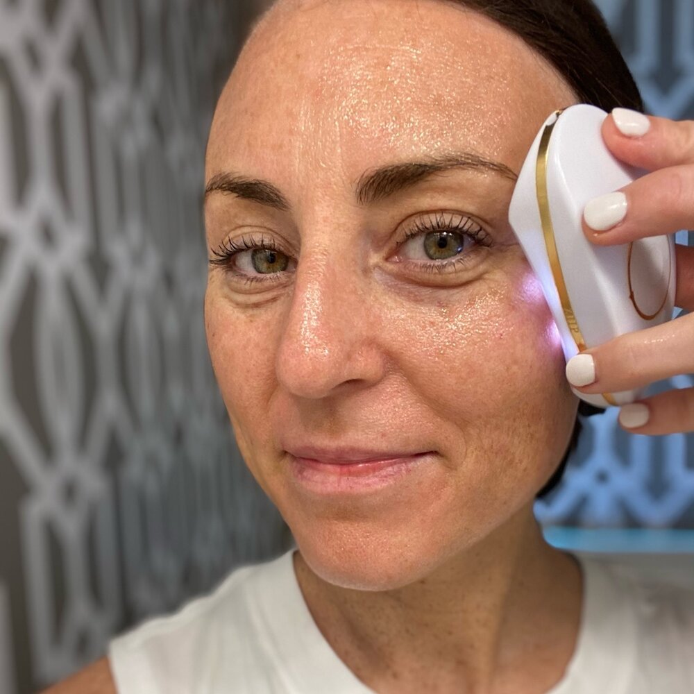 Natural Lymphatic Drainage + Fine line minimizer⁠
⁠
I am at the stage in life where I can no longer go to bed without washing my face, drink one too many glasses of wine, or skimp on water + electrolytes and not see it in my skin. ⁠
⁠
I'm sure this d