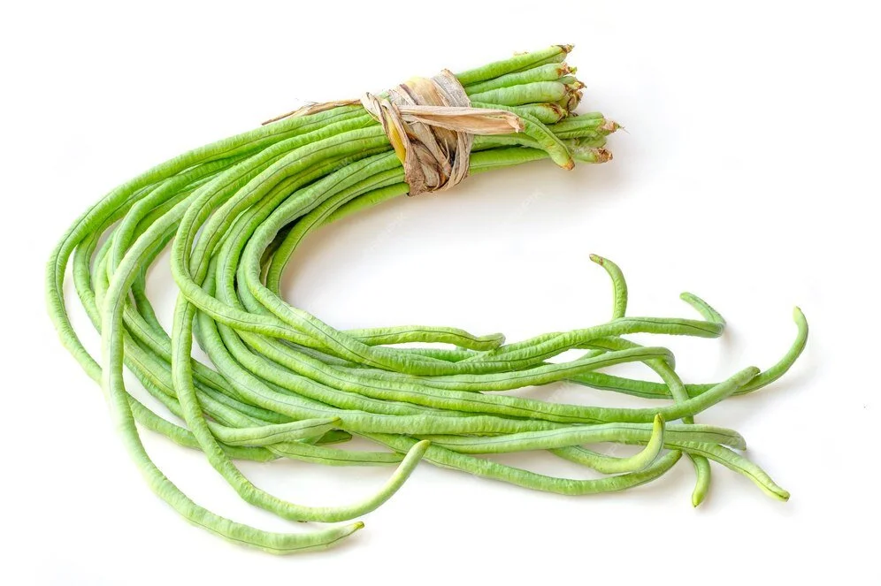 bundle-fresh-long-beans-vigna-unguiculata-subsp-sesquipedalis-isolated-white-background_532332-73.jpg