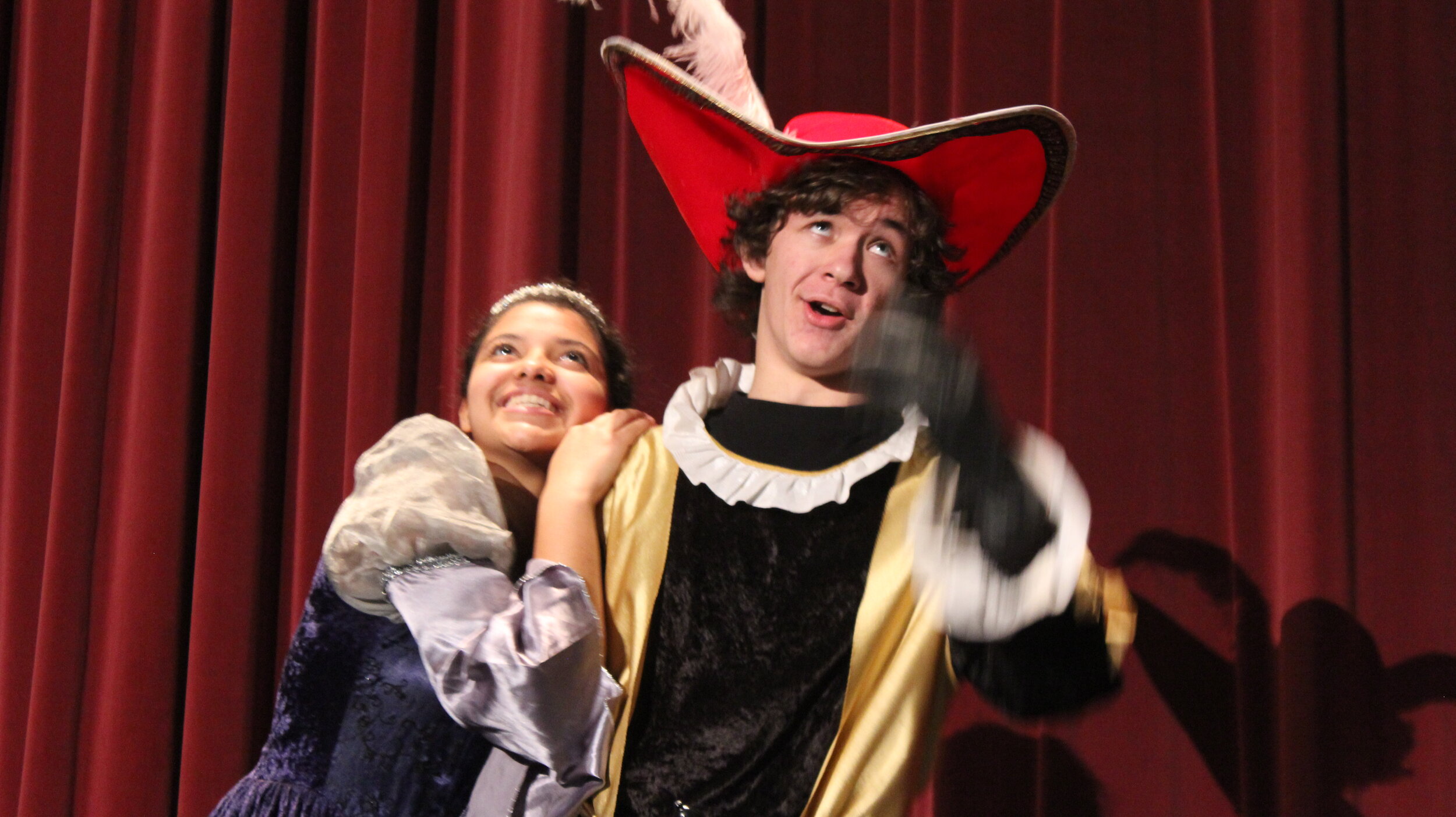  Snapdragon (Alexandra Brown) embraces the dubiously dashing Count Ed (Daniel Wheatley) in the 2014 production. 