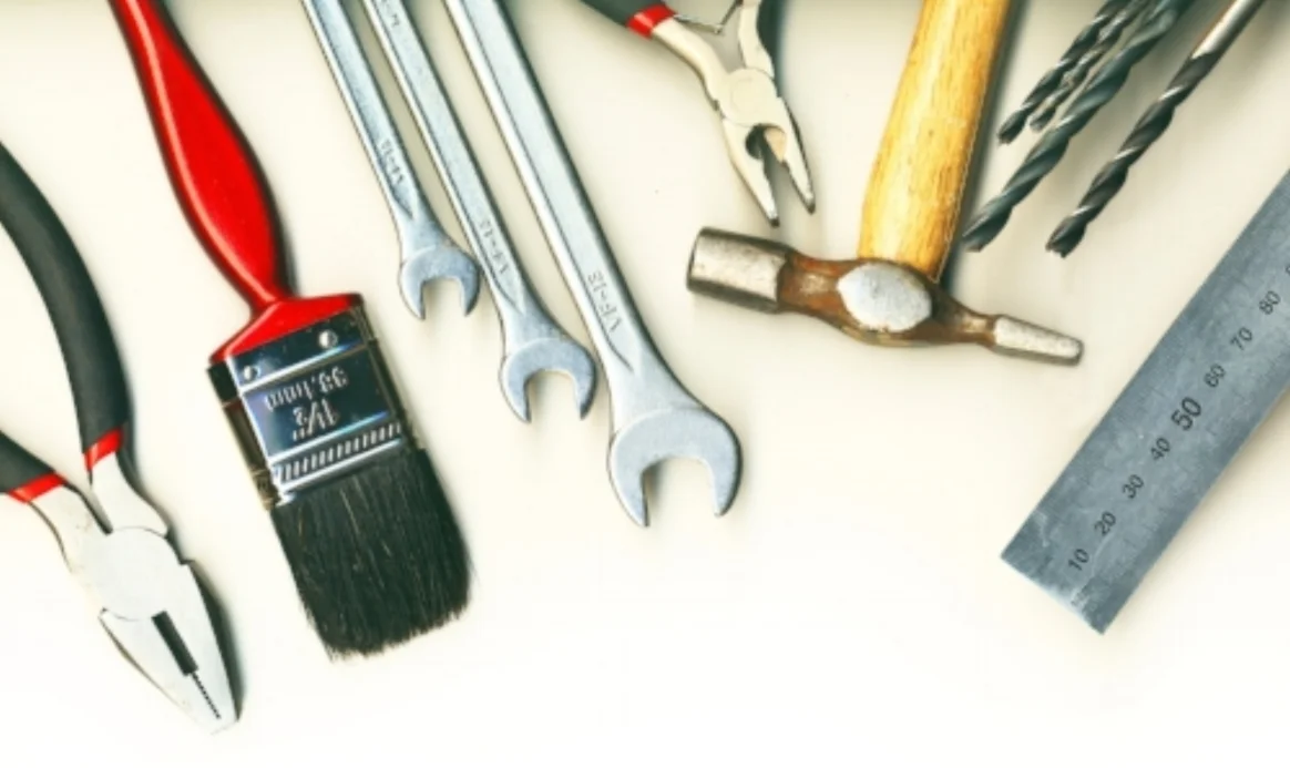 a-set-of-tools-isolated-on-white-background_G1AGzRP_.jpg