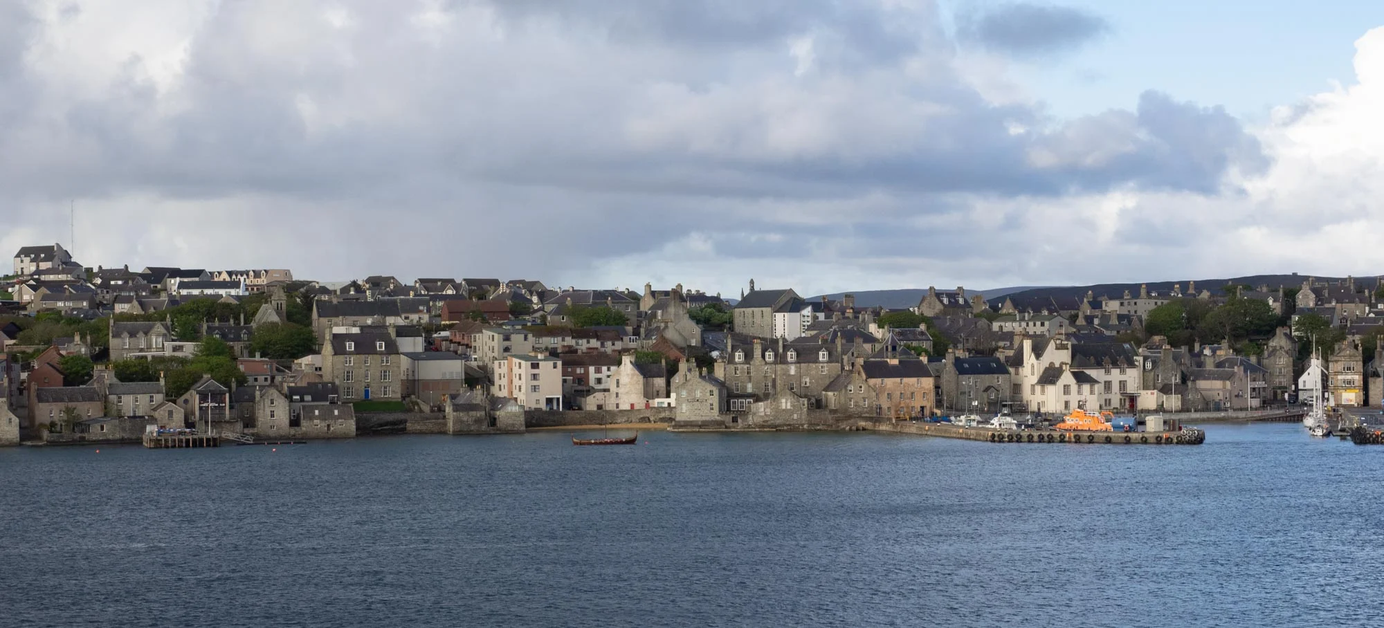 Lerwick, population 7000, is the only town in Shetland and the most northerly town in the British Isles. At 60.15N, it’s about the same latitude as Helsinki (Finland) and Anchorage (Alaska). The equivalent distance from the equator in the southern hemisphere is way, way south of Macquarie Island (54.37S)!