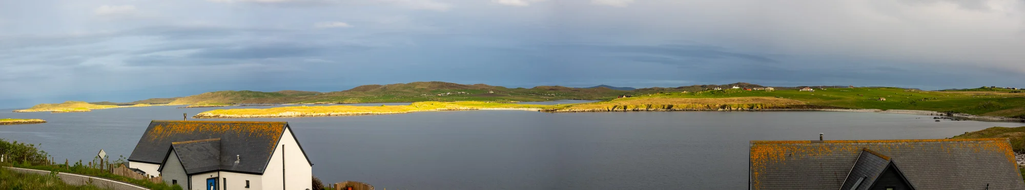 The weather and lighting are constantly changing. Sun, hail, rain, sun, wind … and a temperature range of about 3-9 degrees.
