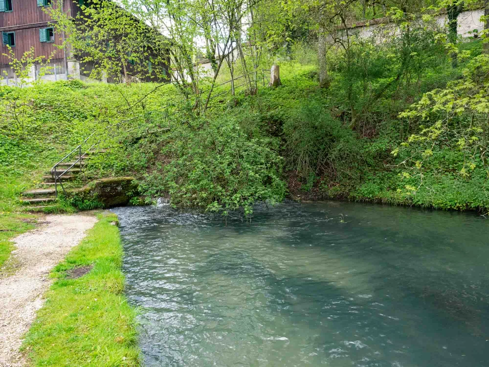The source of the Lauter - the holes in the bank at the end of the lake