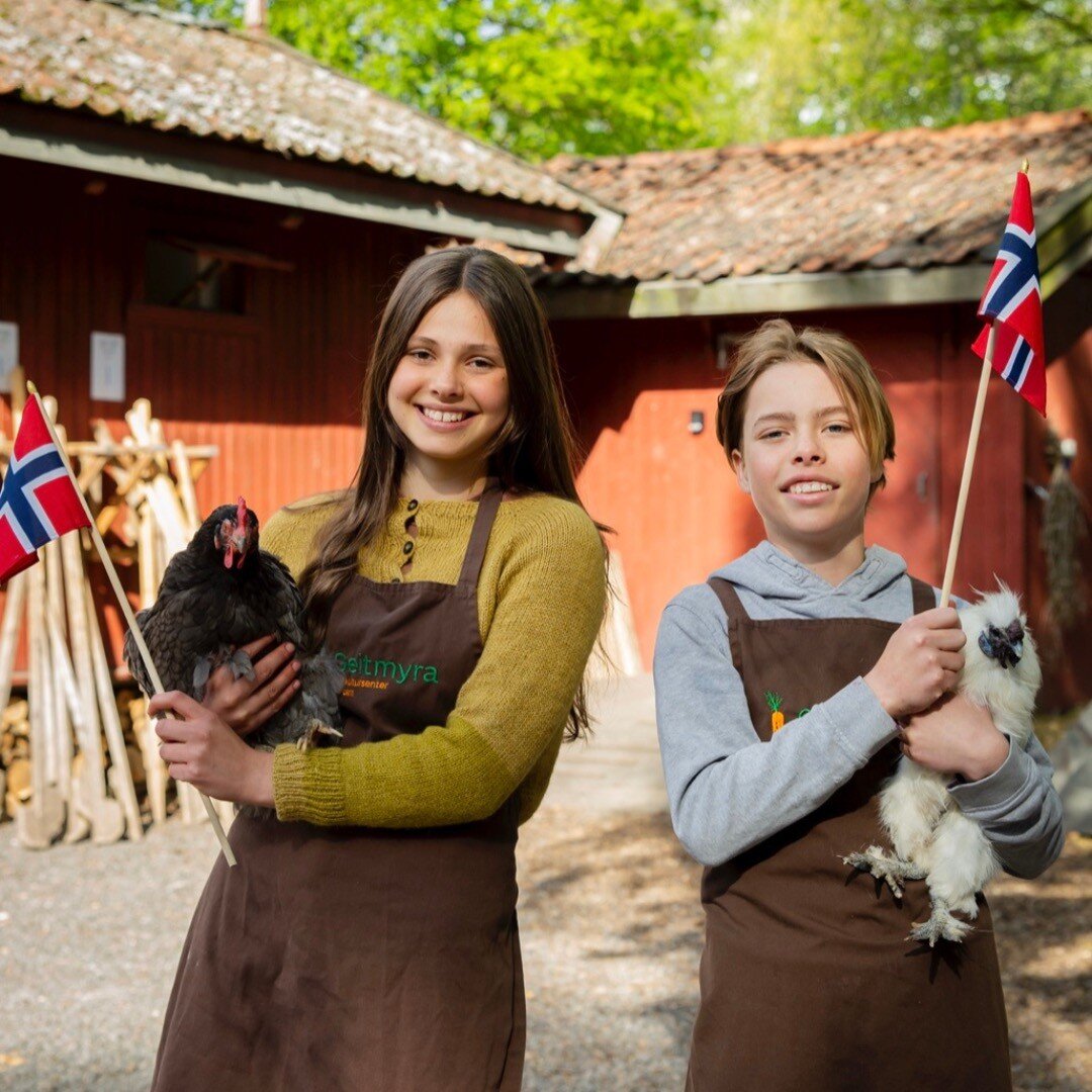 17. mai. Barnas dag. Norges bursdag. Og akkurat n&aring; er Norge p&aring; sitt aller fineste. Helt i startgropa til sommeren. Syrinene er p&aring; vei, frukttr&aelig;rne blomstrer, tulipanene er sprunget ut. Norge er pyntet til fest. Vi &oslash;nske