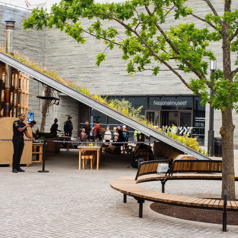 &ndash; Jeg digger alt sammen! 

Line (6) er p&aring; bes&oslash;k hos Geitmyra p&aring; Nasjonalmuseet. &ndash; Sammen med juniorkokkene v&aring;re kan barna f&aring; kjenne, lukte og smake p&aring; det nordiske kj&oslash;kkenet, forteller Kine Bekk