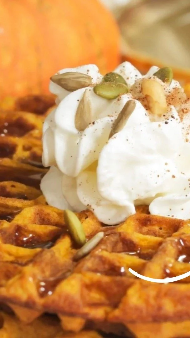 Det skumleste med halloween, er alt matsvinnet! Over 200 000 gresskar g&aring;r i s&oslash;pla hvert eneste &aring;r. Det er det ingen grunn til.   Det er supermat, det er serveringsfat og halloweenpynt! 

Du kan bake det, koke det, sylte det og lage