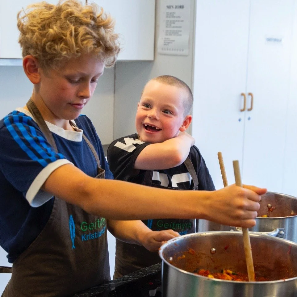 Geitmyra Kristiansand p&aring; Folkehelsekonferansen!

Ingrid og Silje fortalte om prosjektet L&aelig;ringsrik mat p&aring; SFO &ndash; der Geitmyra har samarbeidet med over 50 SFO-er for &aring; l&oslash;fte mattilbudet og la barna delta i matlaging