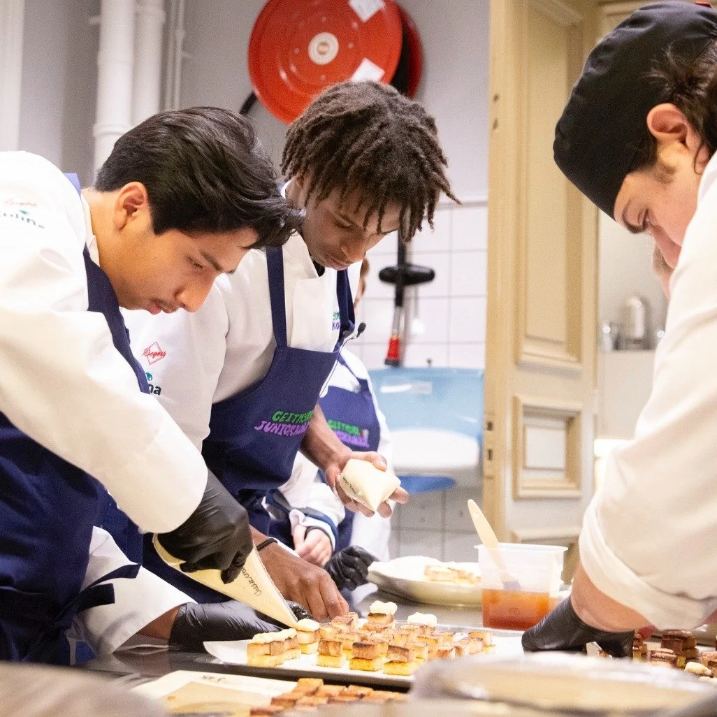 &ndash; N&aring;r vi f&aring;r bruke evnene v&aring;re, vokser vi. N&aring;r vi f&aring;r ansvar, vokser vi. N&aring;r vi blir vist tillit, blomstrer vi.

Geitmyra juniorkokker har f&aring;tt sin egen konto p&aring; Instagram. F&oslash;lg @juniorkokk