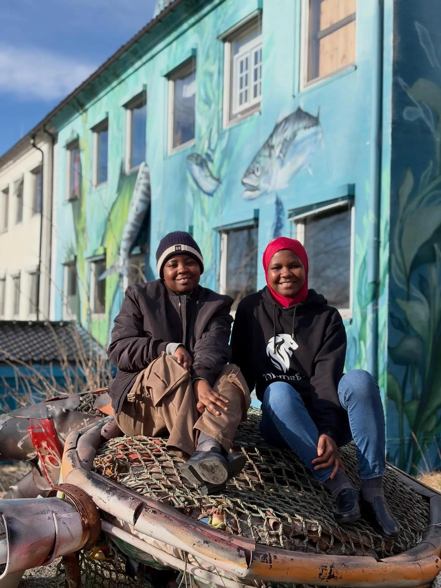 Mens @seeds_and_stories_ gj&oslash;r en innsats p&aring; @ffftanzania i Tanzania, har Tausa og Maimuna kommet til Geitmyra - klare for nye smaker, erfaringer og m&oslash;ter. 

Gjennom utvekslingsprogrammet jobber de med noe av det viktigste: &Aring;