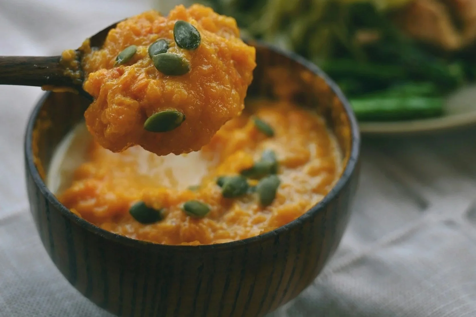 Søtpotetmos med eple og bakt paprika