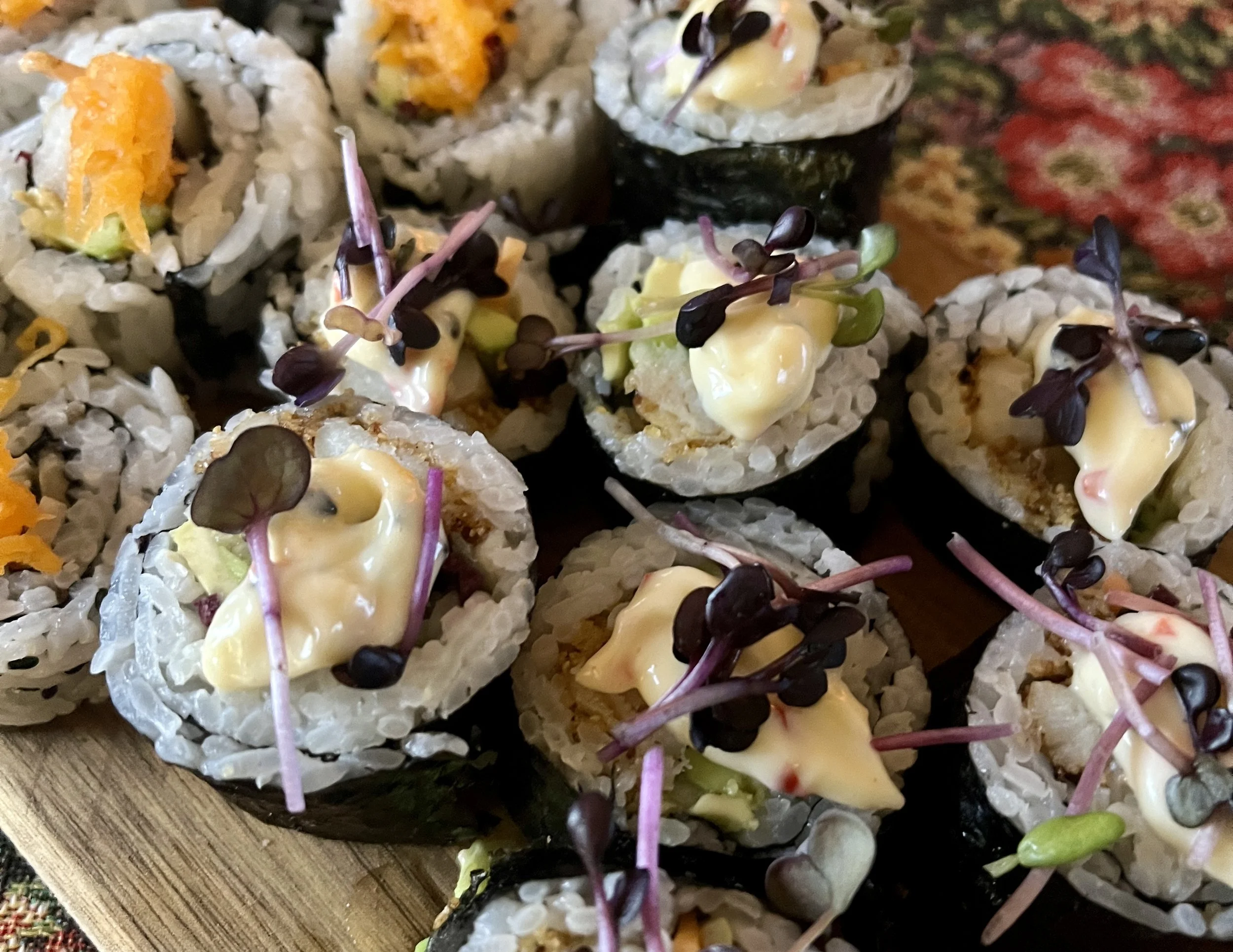 Makiruller med sprøstekt torsketunge