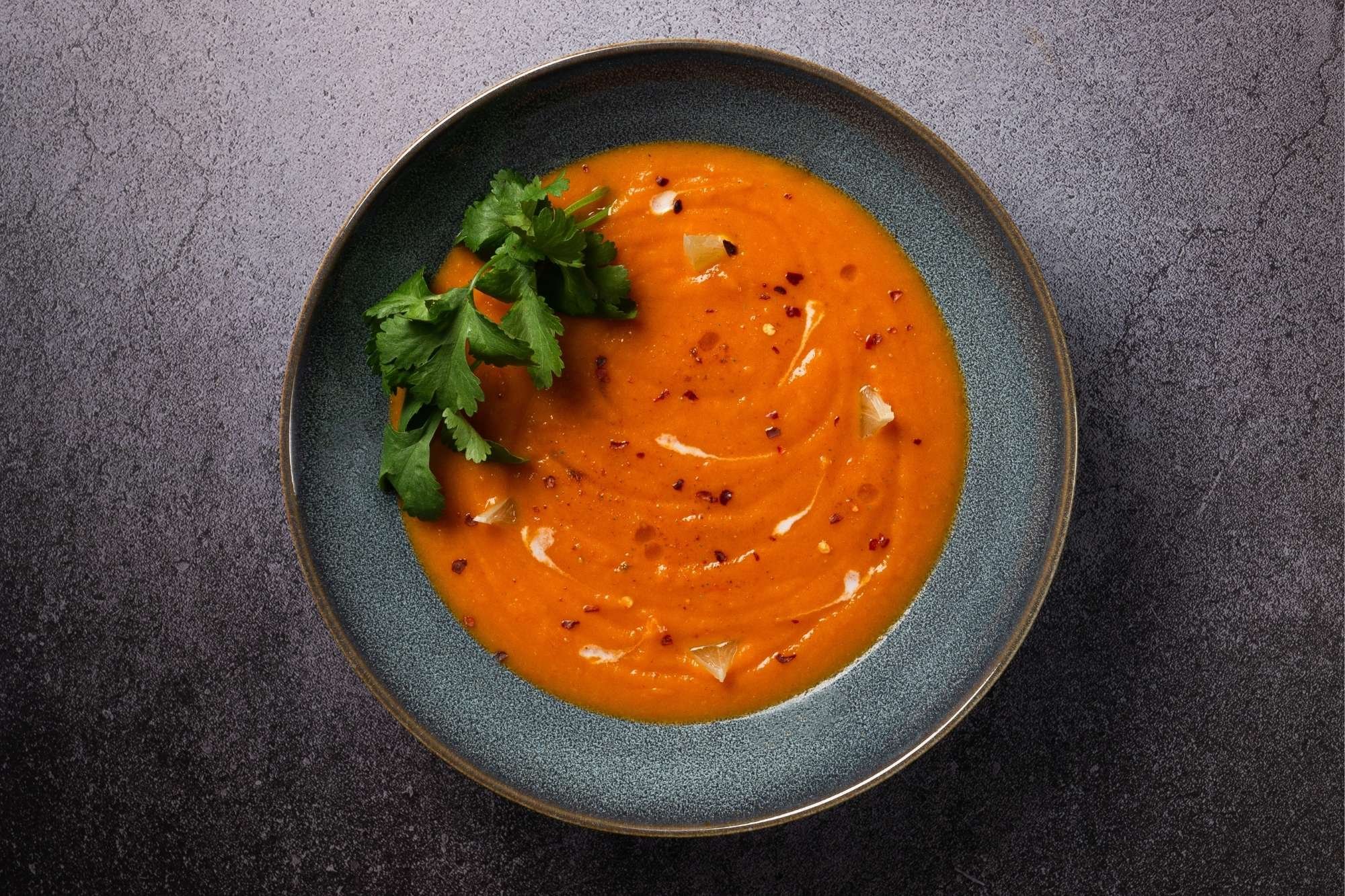 Fyldig tomatsuppe med linser