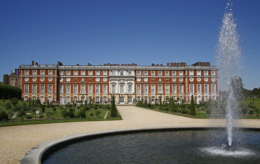 Hampton+Court+Palace.jpg