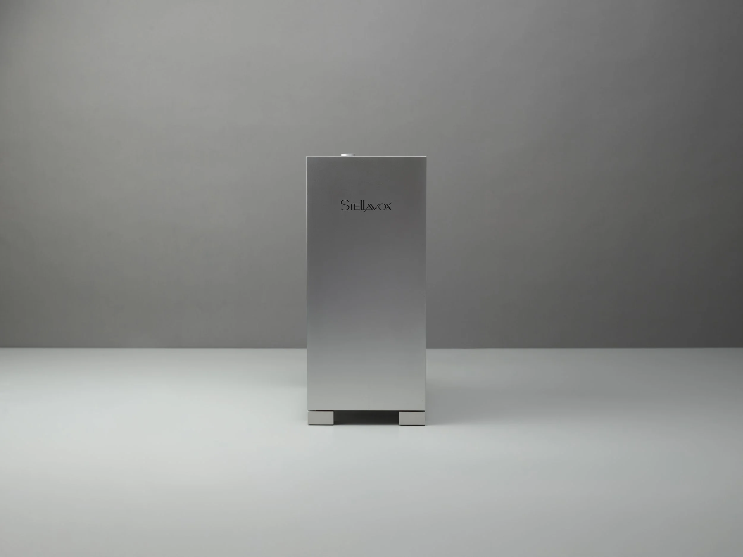 Front view of Stellavox IDEM monoblock amplifier