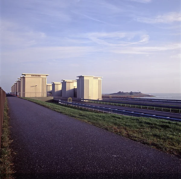 Stevinsluizen afsluitdijk mdd2006.jpg