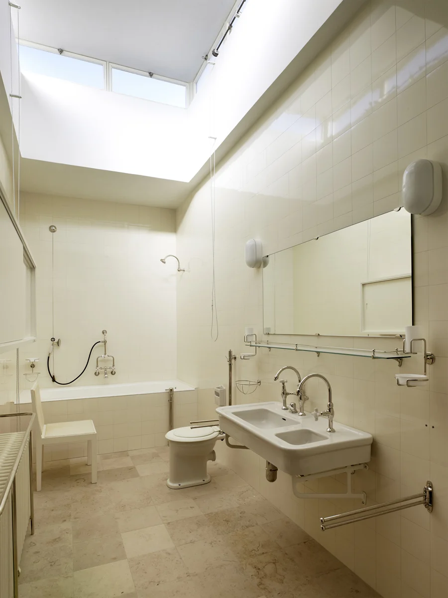 014_VT_Copyright_david_zidlicky_PARENTS' BATHROOM.jpg
