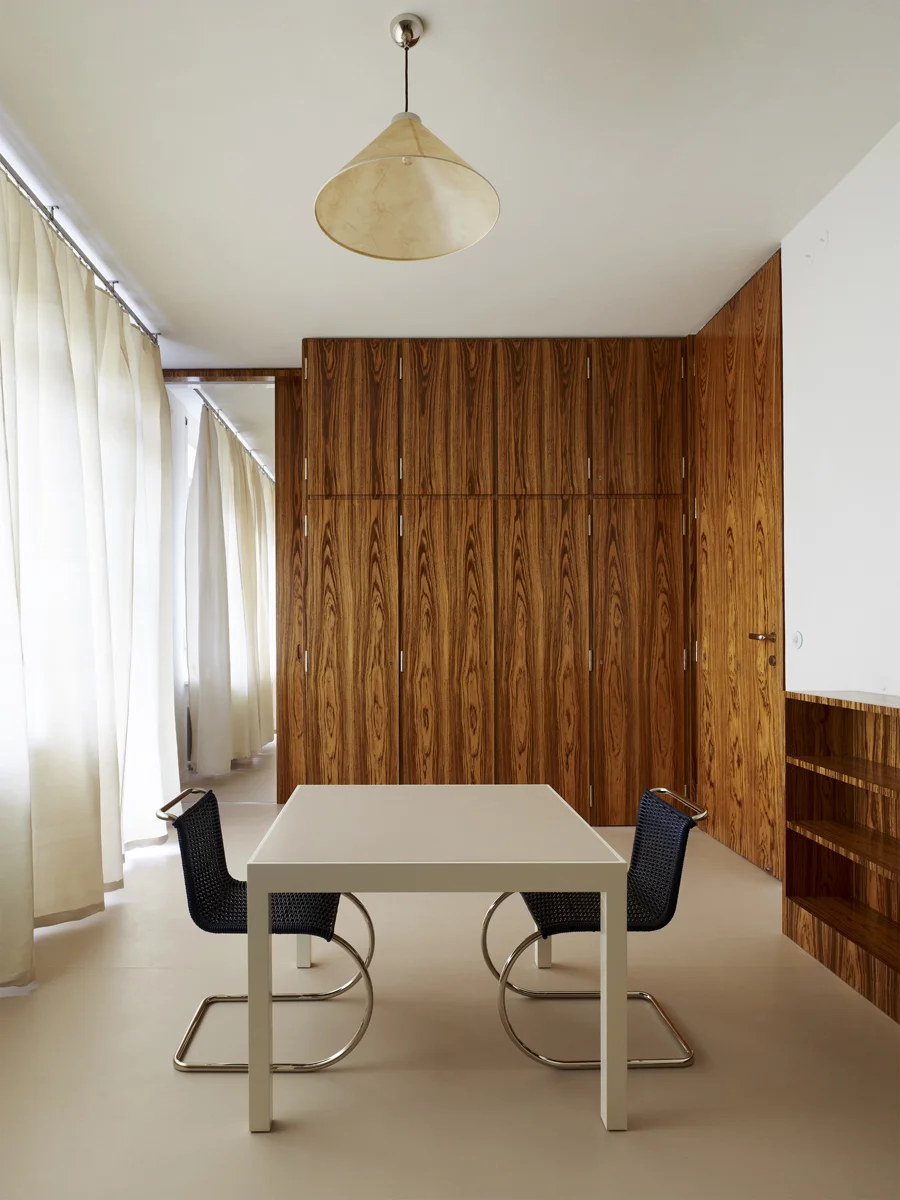 015_VT_Copyright_david_zidlicky_HANNA'S ROOM.jpg