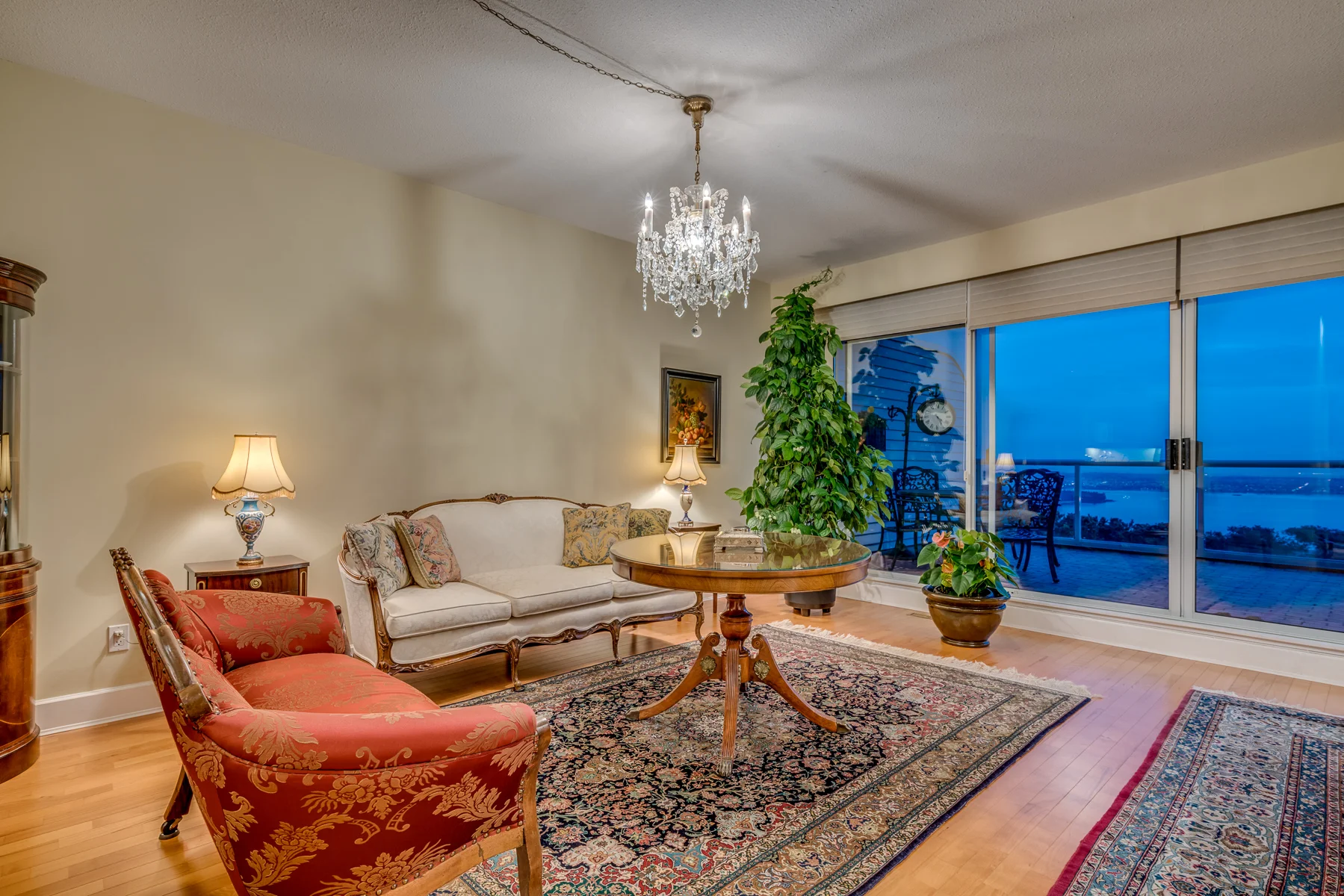 6-2272-Folkstone-Way-360hometours-02s.jpg