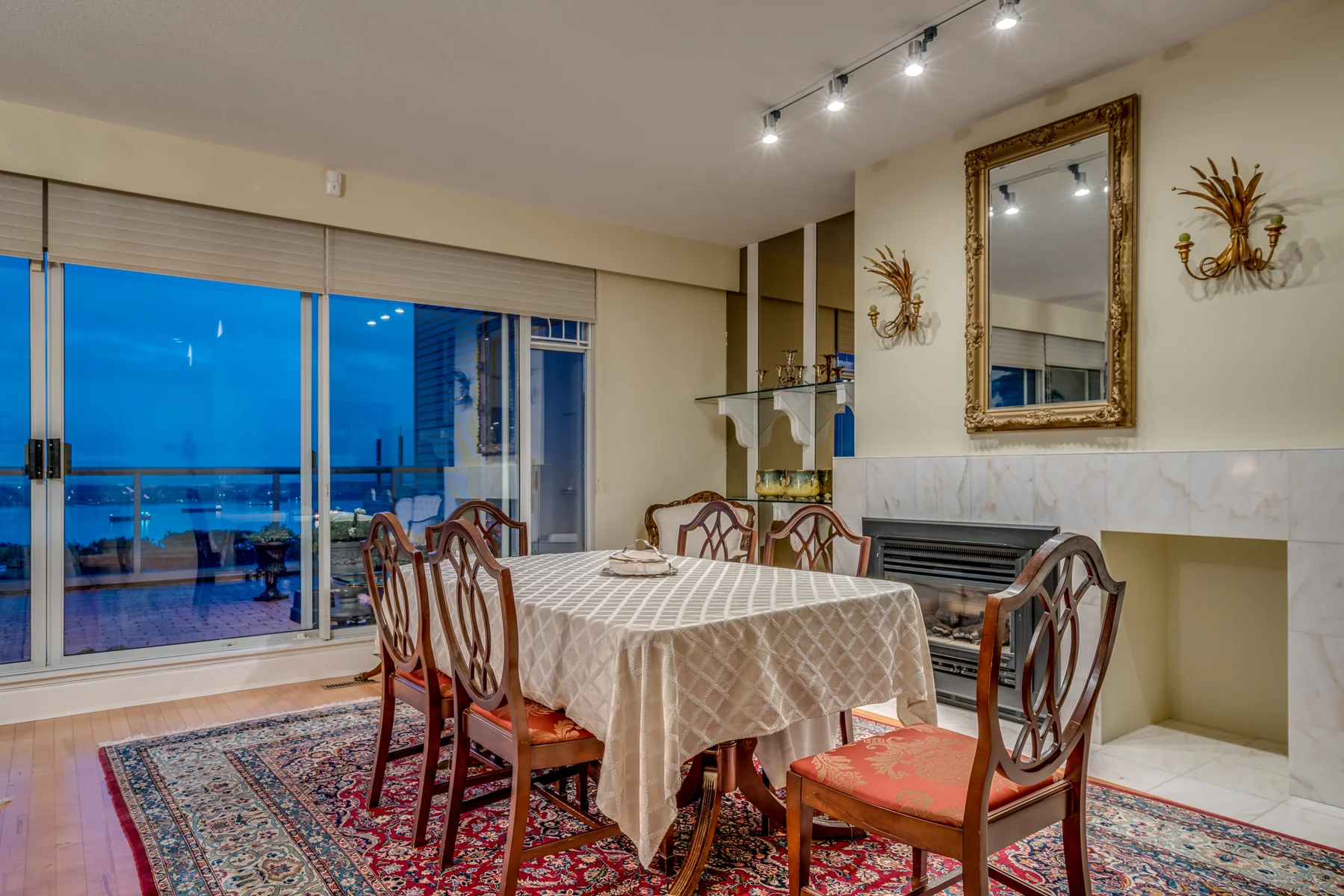 6-2272-Folkstone-Way-360hometours-03s.jpg