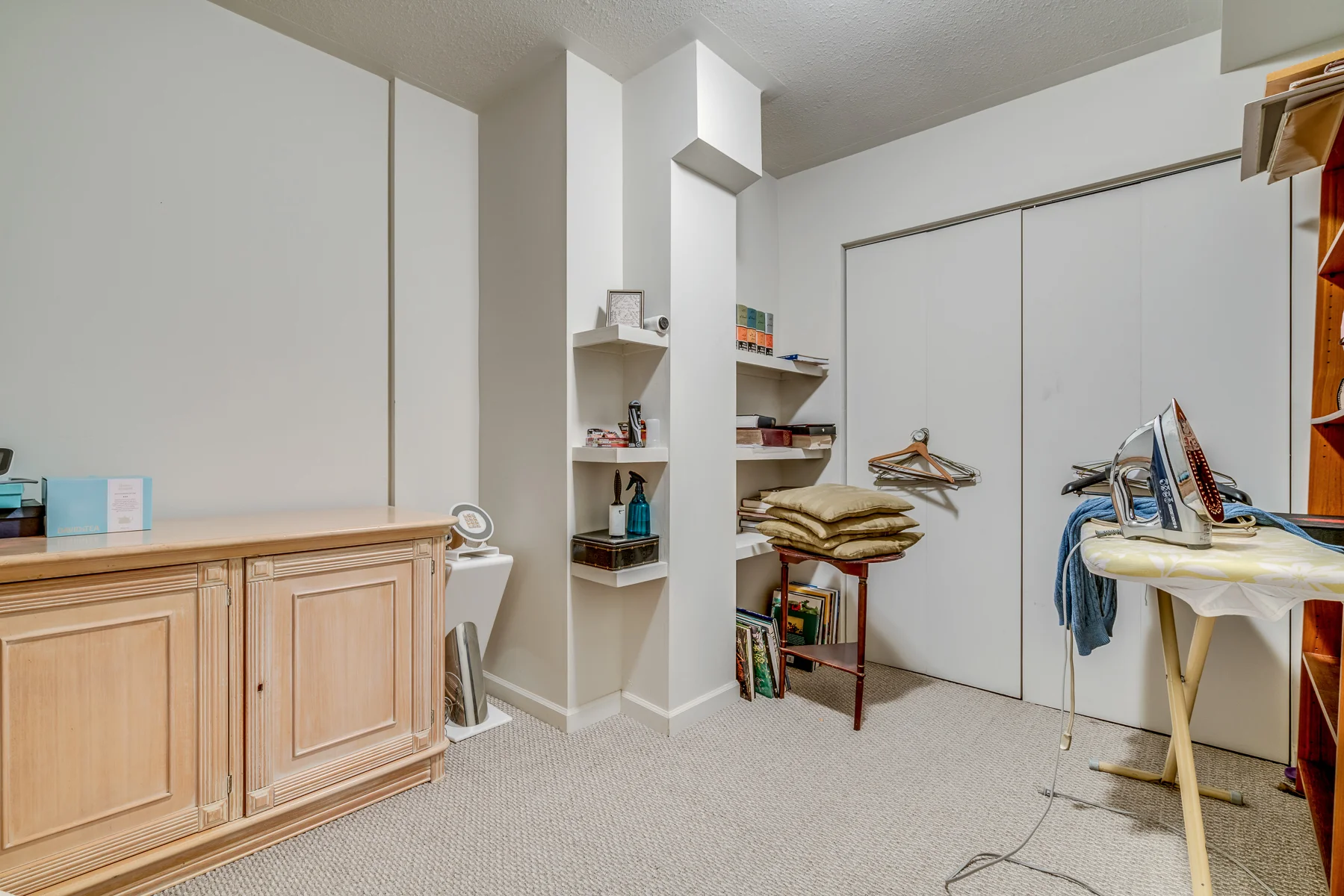 6-2272-Folkstone-Way-360hometours-30s.jpg