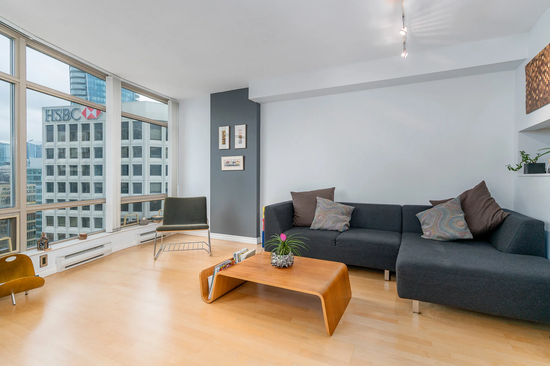 2105-1200-Alberni-Street-360hometours-03s.jpg
