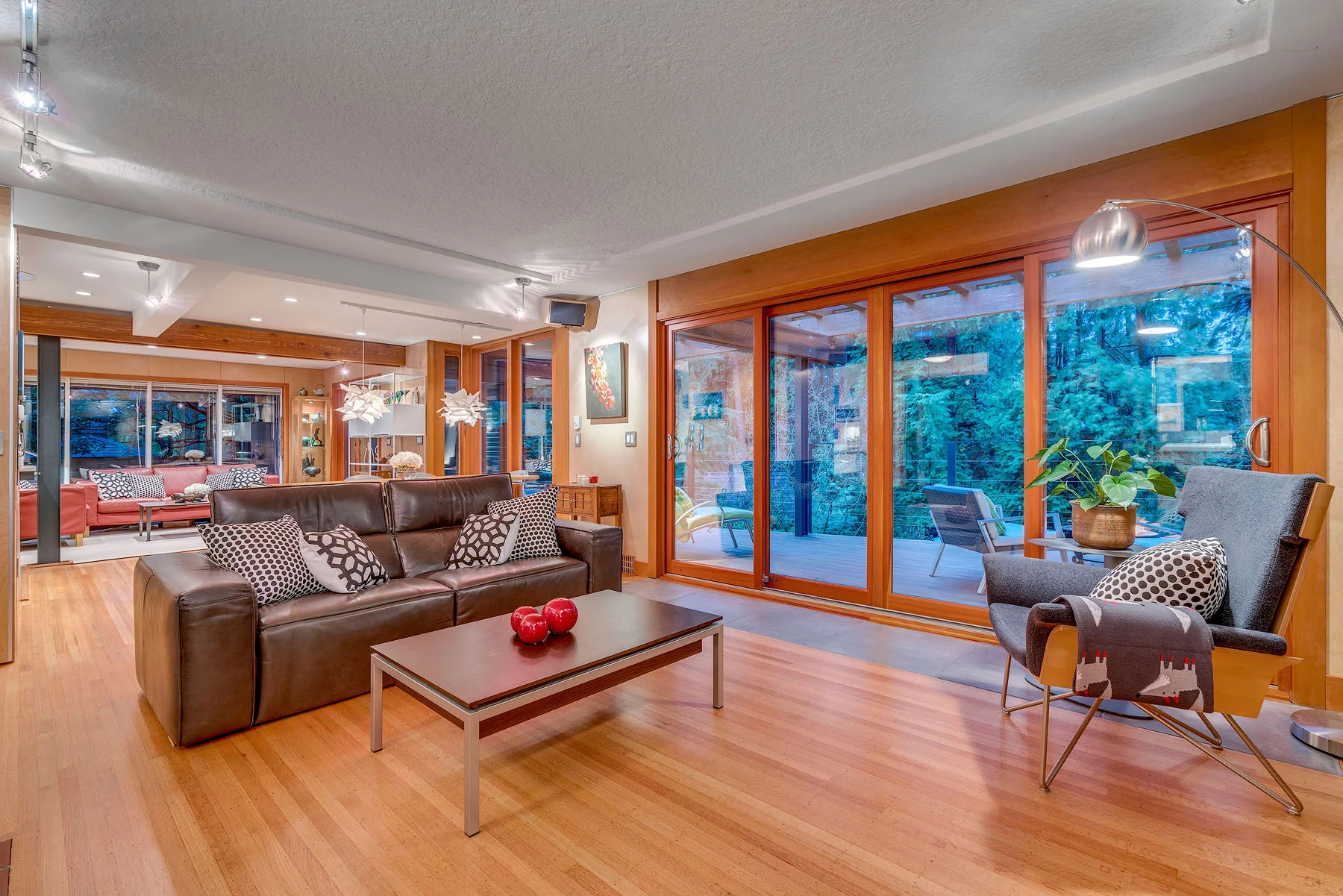 3575-Emerald-Drive-360hometours-03s.jpg
