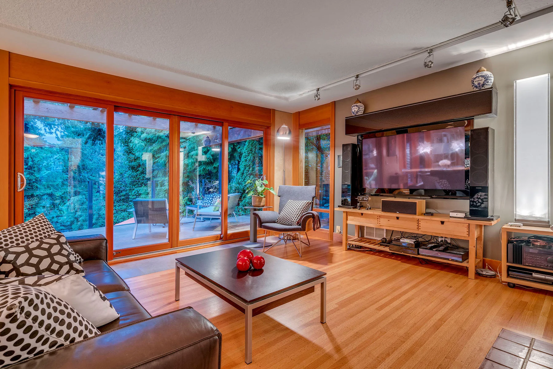 3575-Emerald-Drive-360hometours-04s.jpg